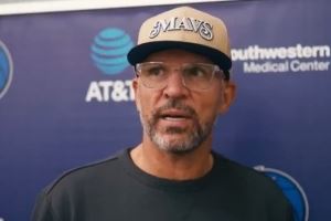 基德：拉塞尔投篮命中率极高组织能力也很出色 他证明了自己实力