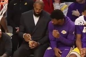 库里：詹姆斯肯定想上场打球 他缺阵我相信是有正当理由的