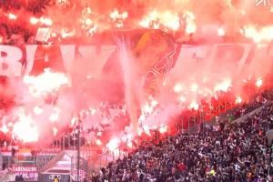 🔥震撼！拜仁远征球迷赛前亮出TIFO，并燃放烟花点燃看台