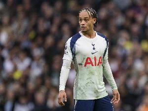 弗兰克谈换西蒙斯：我们让他替补是有原因的，他之前踢了联赛杯