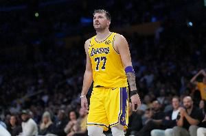 克莱：我初次见东契奇就说他会很特别 因为科比都去现场看他打球